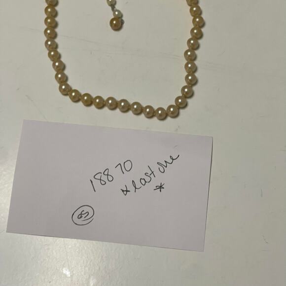 Faux pearl necklace creamy white knotted vintage or vintage look 15" jewelry - Picture 10 of 10